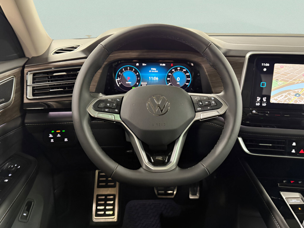 Used 2025 Volkswagen Atlas SEL Premium R-Line image 12