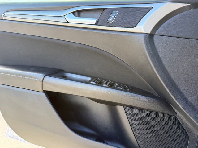 Used 2020 Ford Fusion SE image 21