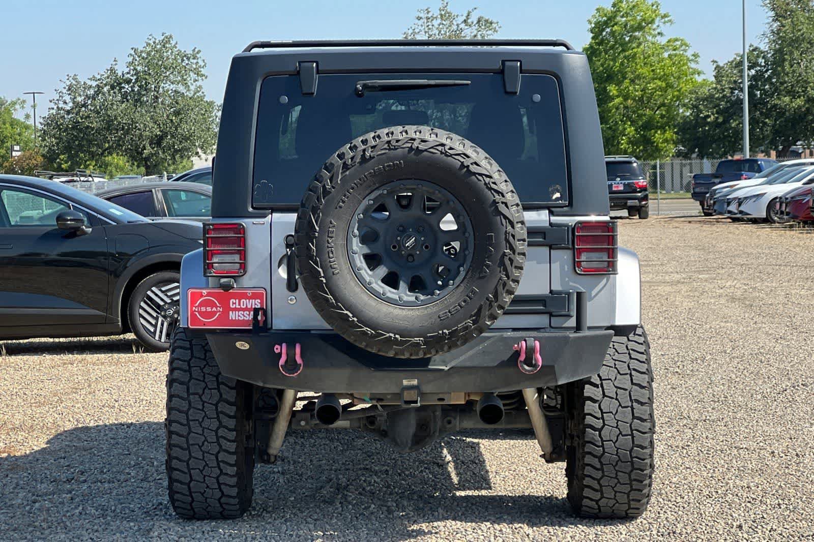 Used 2014 Jeep Wrangler Unlimited Sahara w/ Connectivity Group AWD/4WD image 8