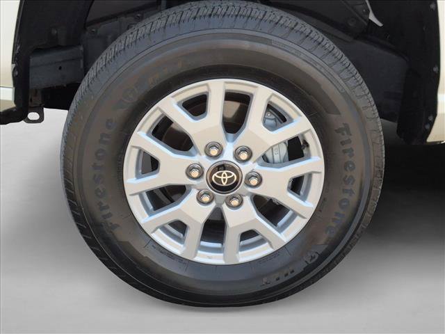 Used 2025 Toyota Tacoma SR5 AWD/4WD image 23
