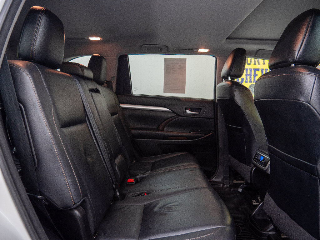 Used 2017 Toyota Highlander XLE image 19