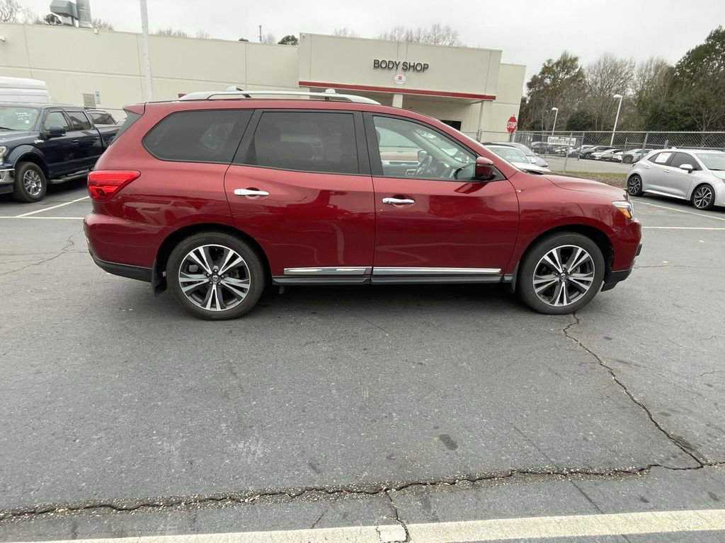 Used 2019 Nissan Pathfinder Platinum image 11