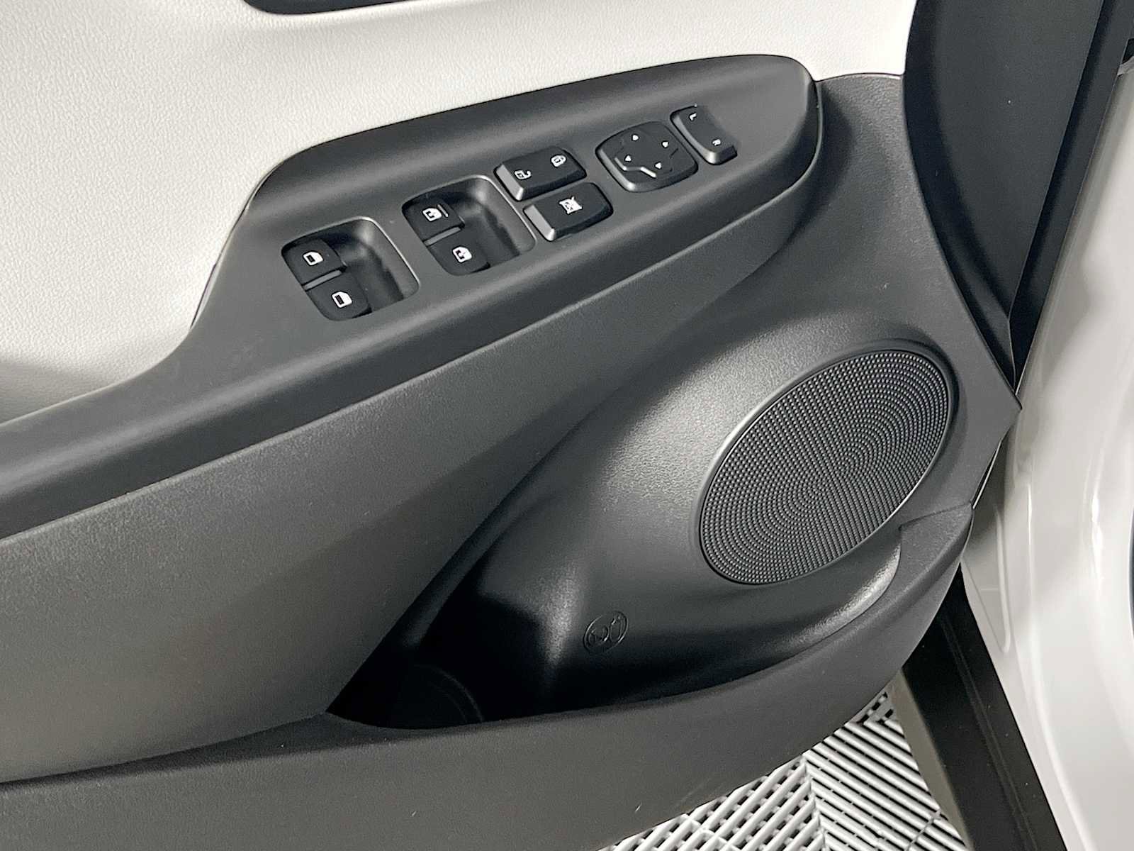 Certified 2023 Hyundai Kona SEL AWD/4WD image 18