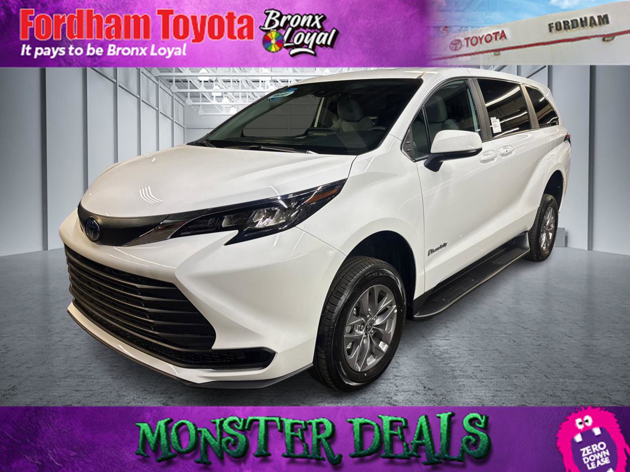 Used 2025 Toyota Sienna LE image 1