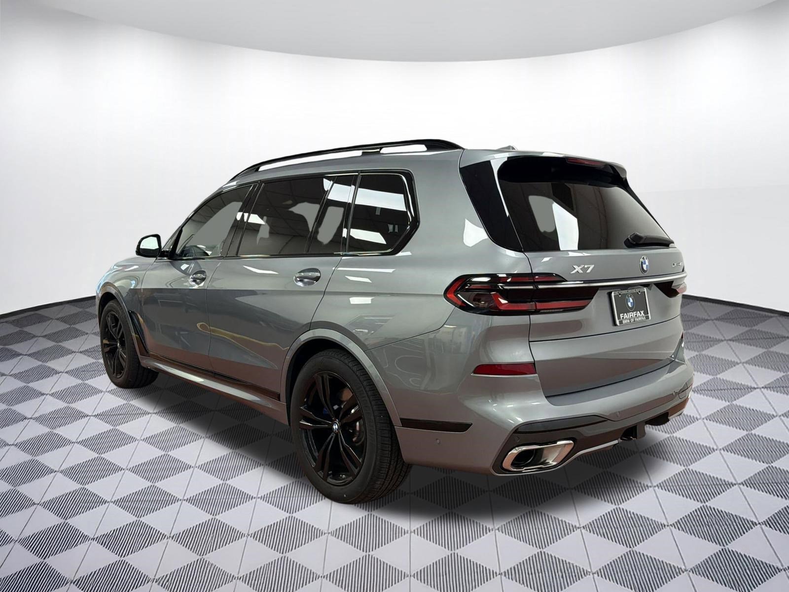 Certified 2024 BMW X7 xDrive40i w/ M Sport Package image 3