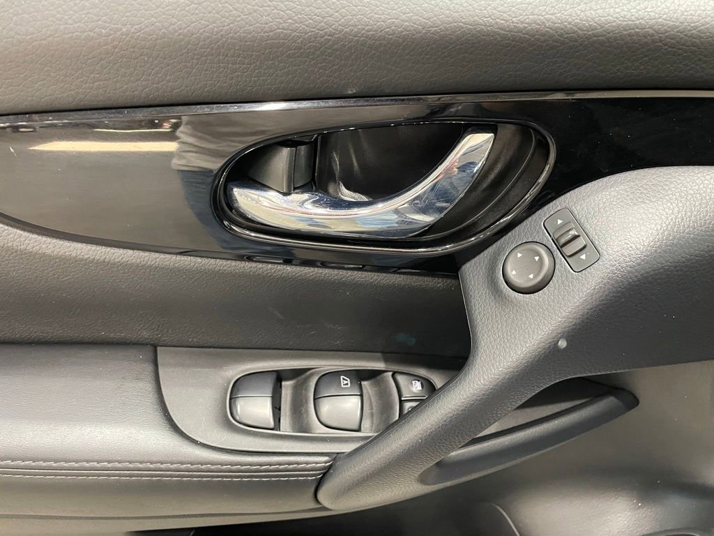 Used 2022 Nissan Rogue Sport SV image 17