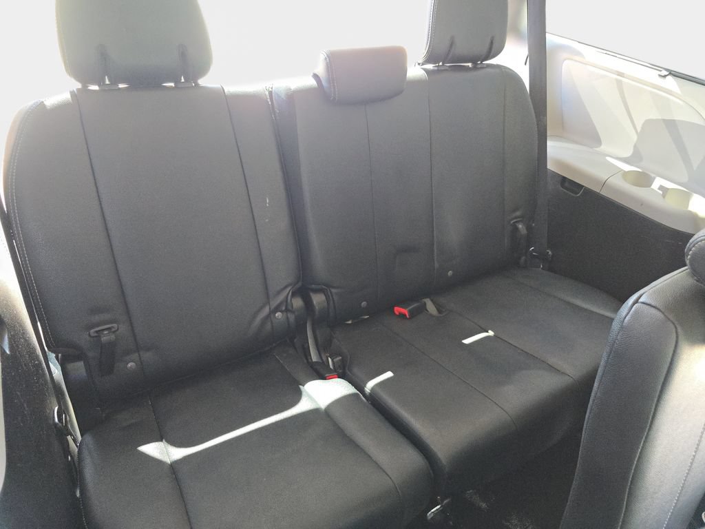 Used 2017 Toyota Sienna SE Premium FWD image 16