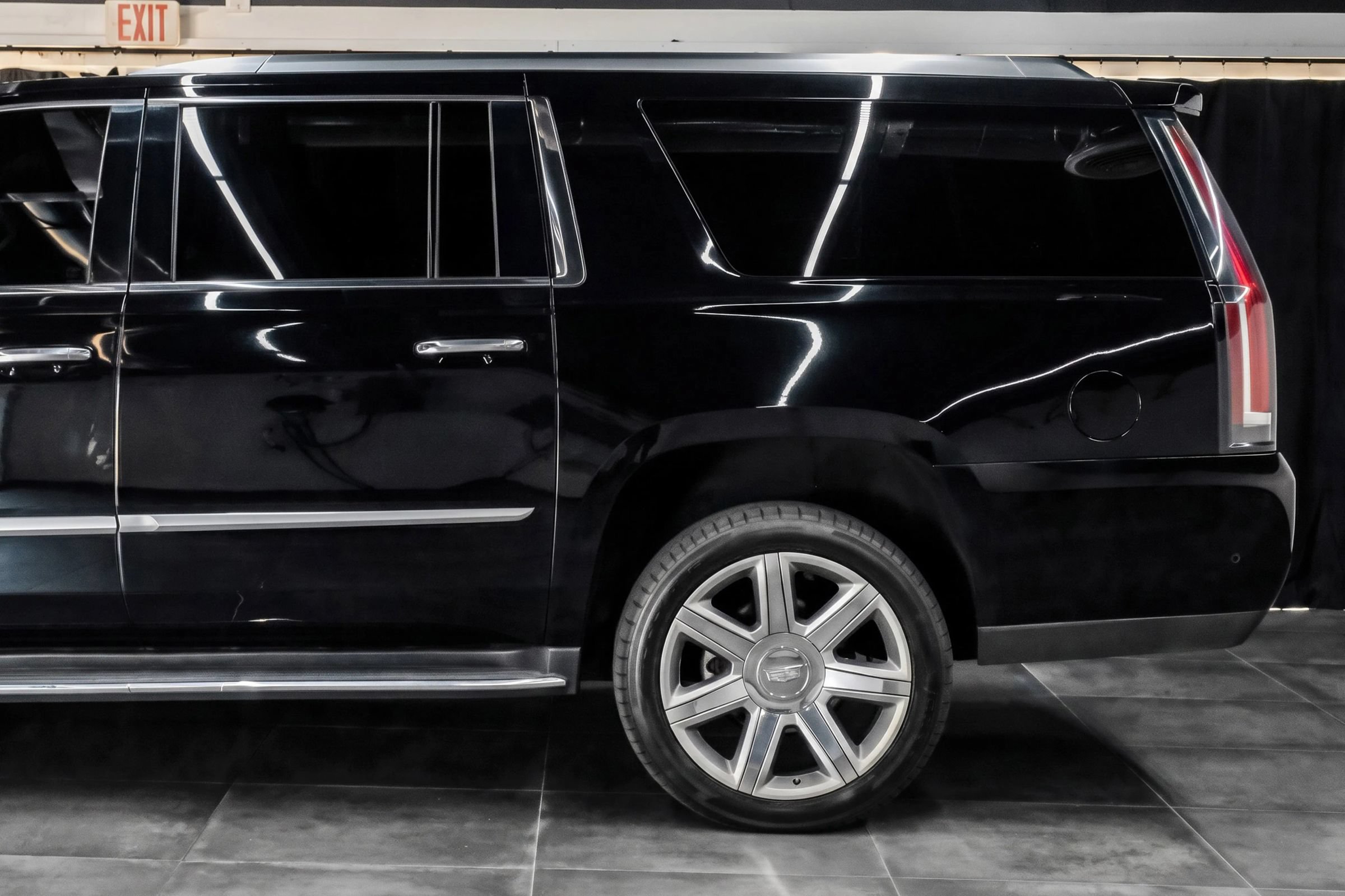 Used 2020 Cadillac Escalade ESV Luxury RWD image 14