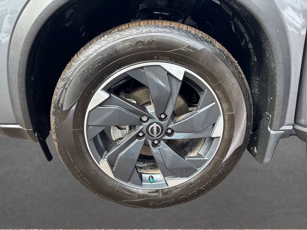 Used 2025 Nissan Rogue SV image 12