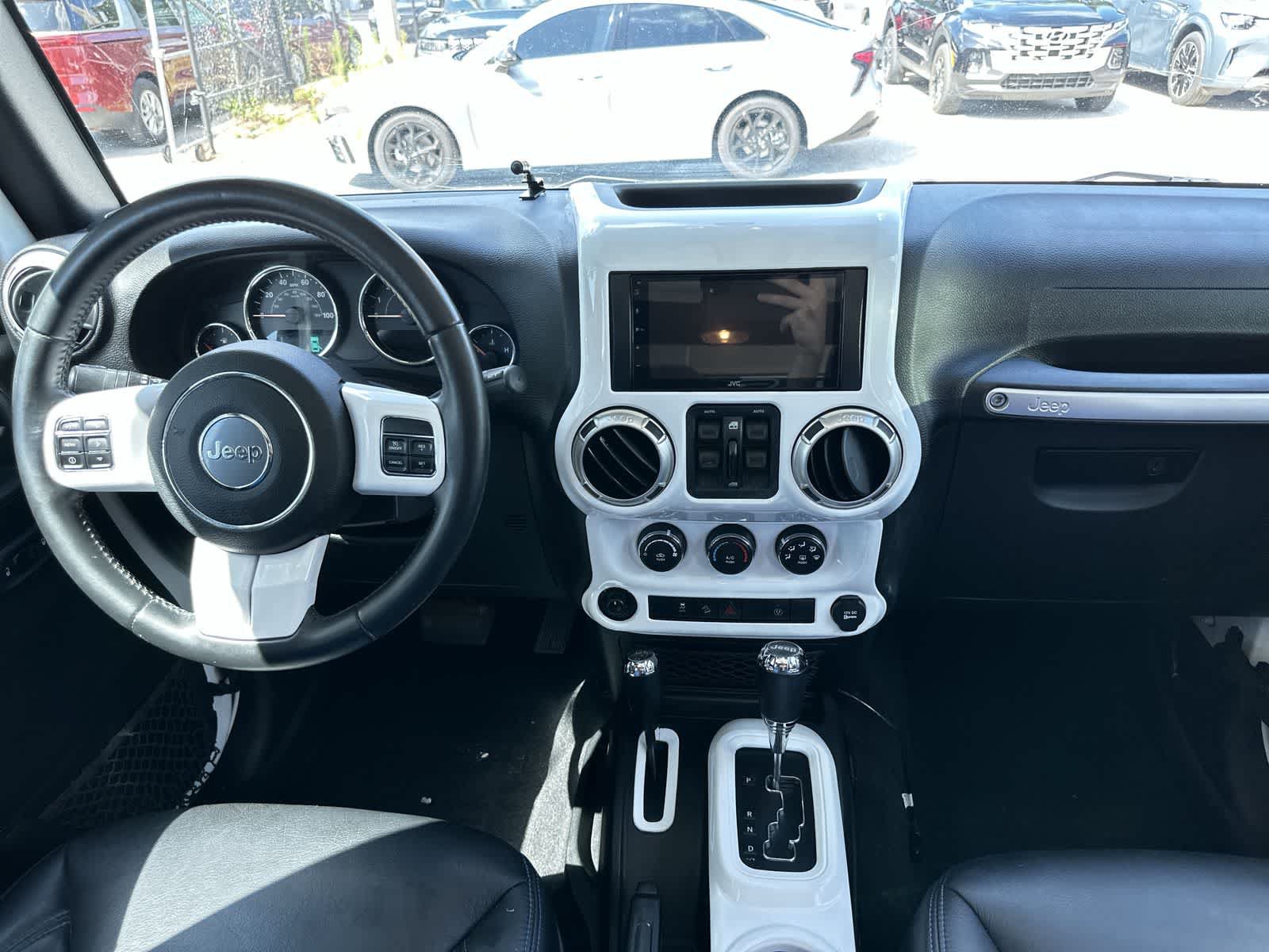 Used 2017 Jeep Wrangler Unlimited Rubicon w/ Connectivity Group AWD/4WD image 20