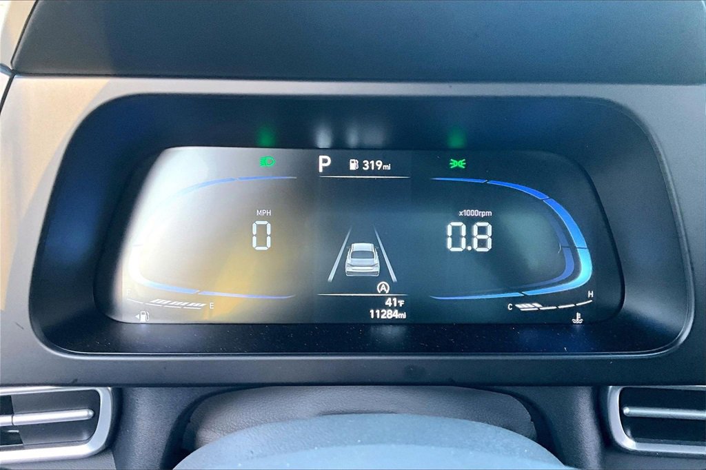 Used 2025 Hyundai Elantra SE image 11