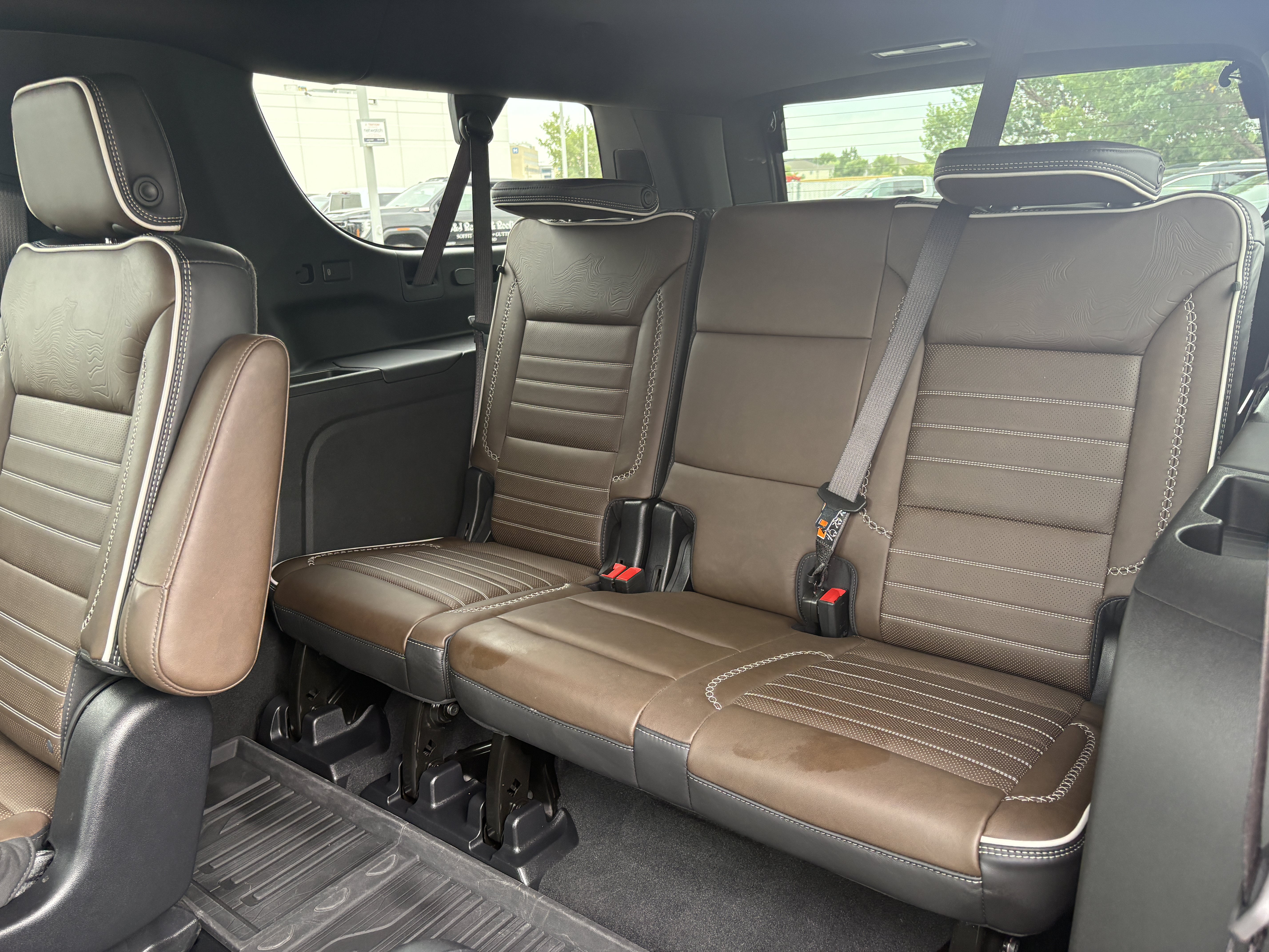 Used 2025 GMC Yukon XL Denali Ultimate AWD/4WD image 13