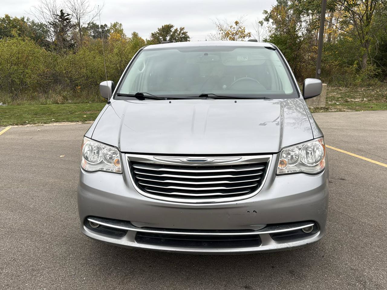 Used 2016 Chrysler Town & Country Touring w/ Driver Convenience Group FWD image 2