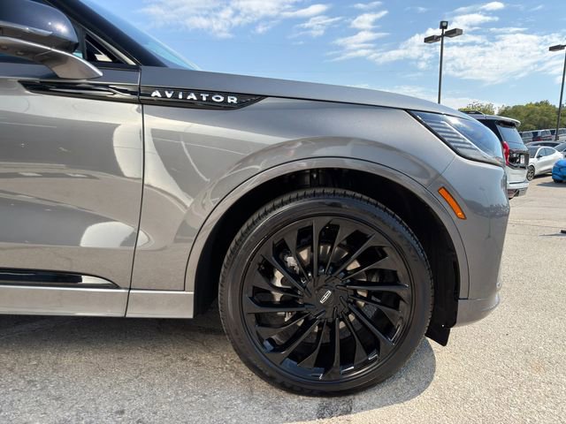 Used 2025 Lincoln Aviator Reserve w/ Equipment Group 201A image 9