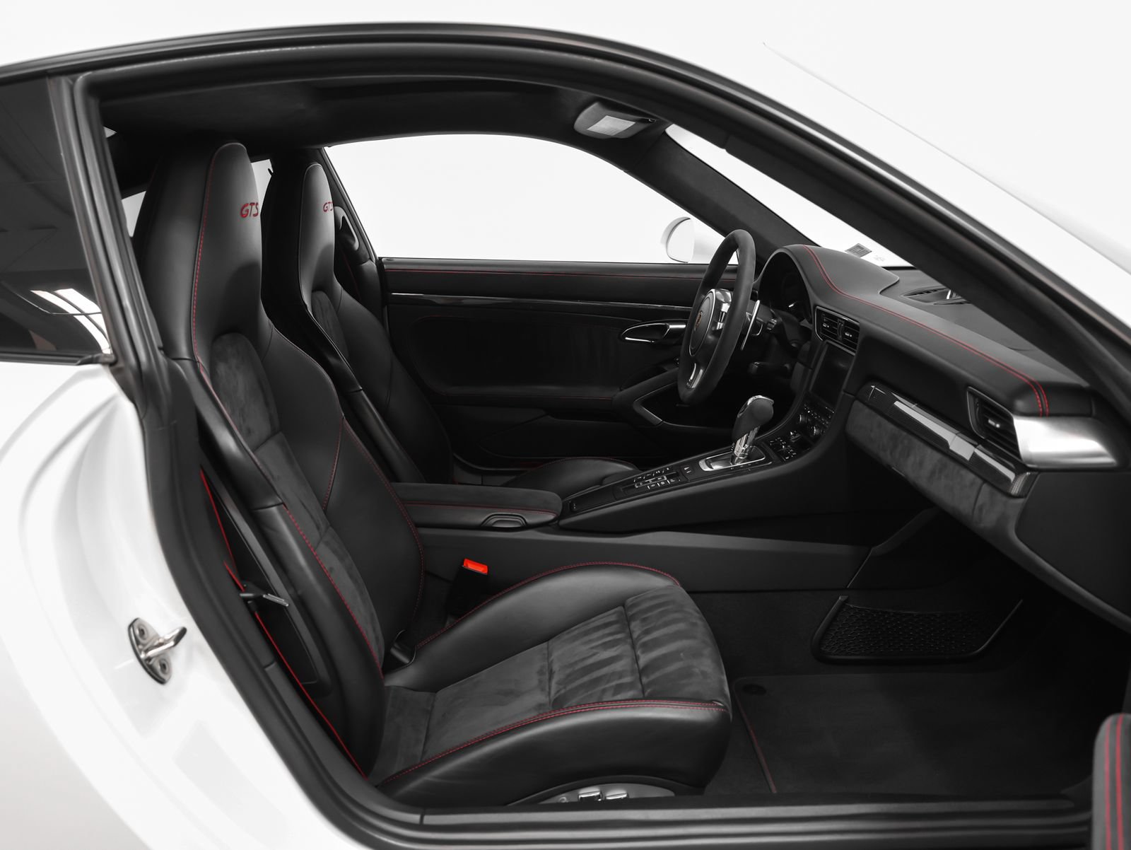 Certified 2016 Porsche 911 Carrera GTS RWD image 32