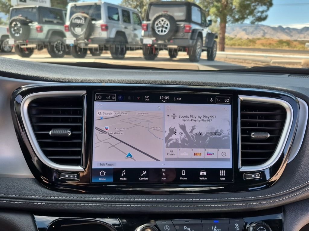 New 2025 Chrysler Pacifica Limited w/ Trailer Tow Group FWD image 43