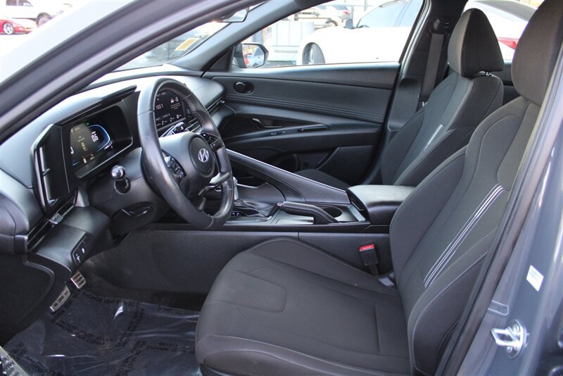 Used 2025 Hyundai Elantra Sport FWD image 17
