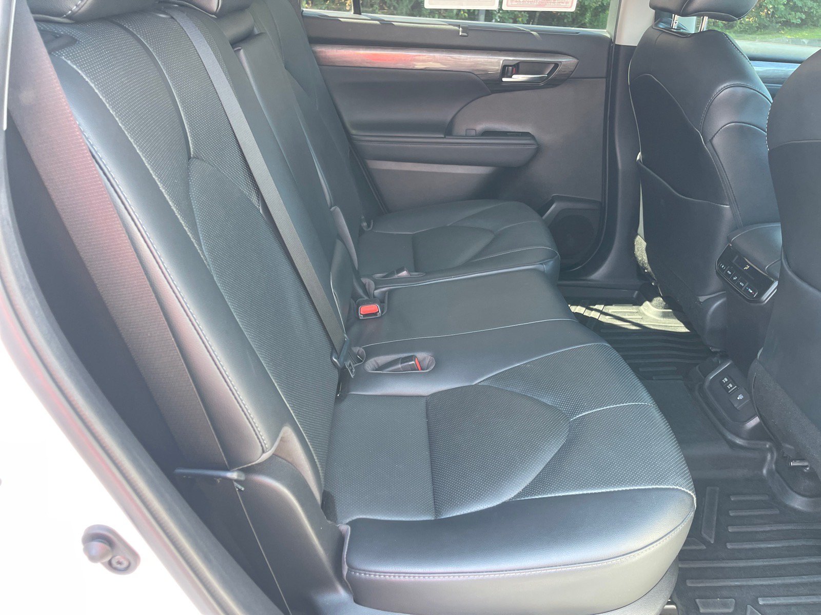 Used 2021 Toyota Highlander Limited FWD image 18