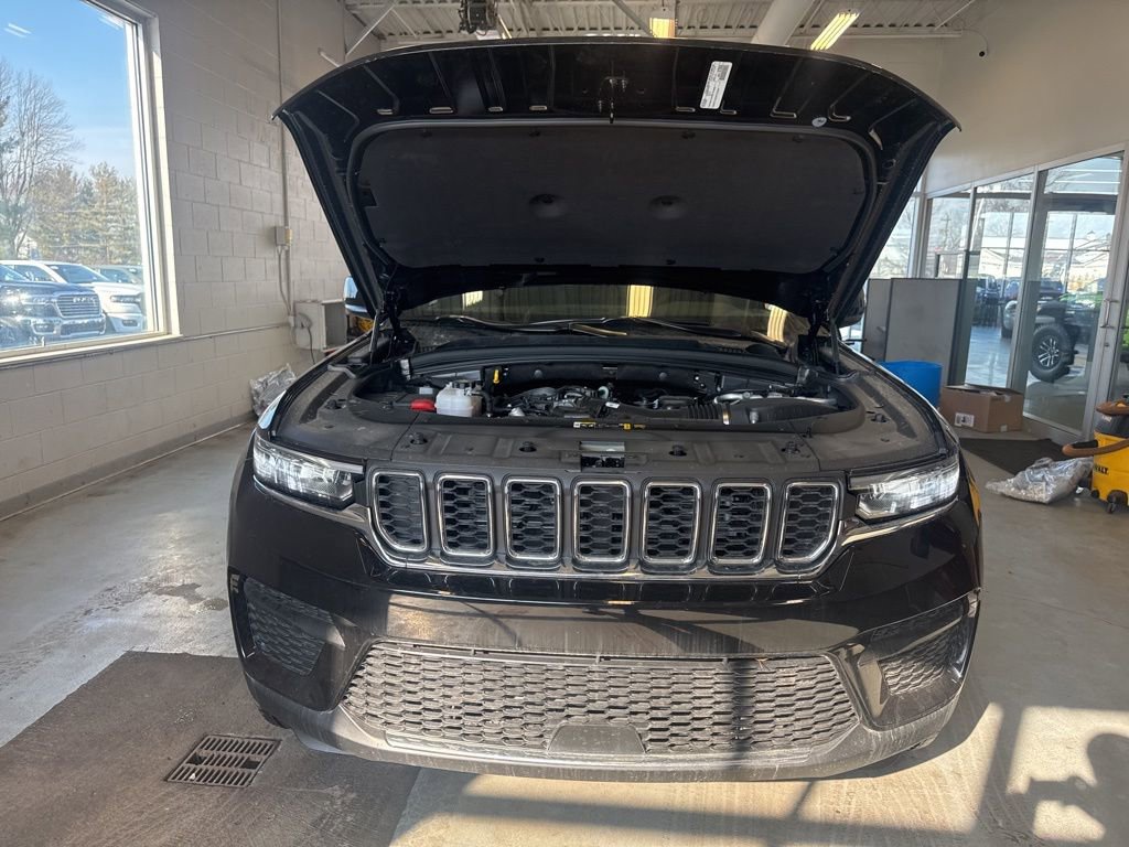 New 2025 Jeep Grand Cherokee Laredo w/ Luxury Tech Group I image 14