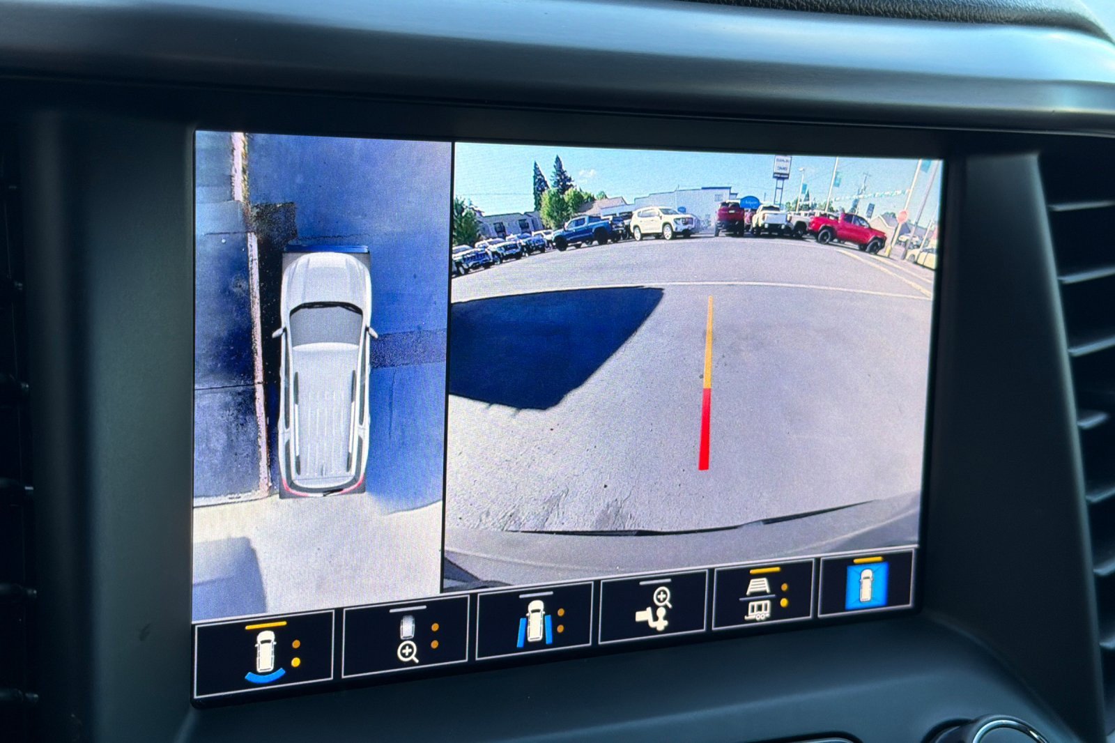 Used 2022 GMC Acadia AT4 w/ Technology Package AWD/4WD image 18