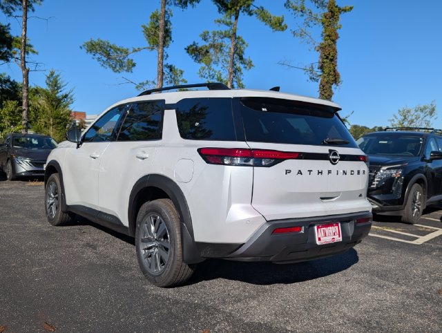 New 2026 Nissan Pathfinder SL FWD image 4