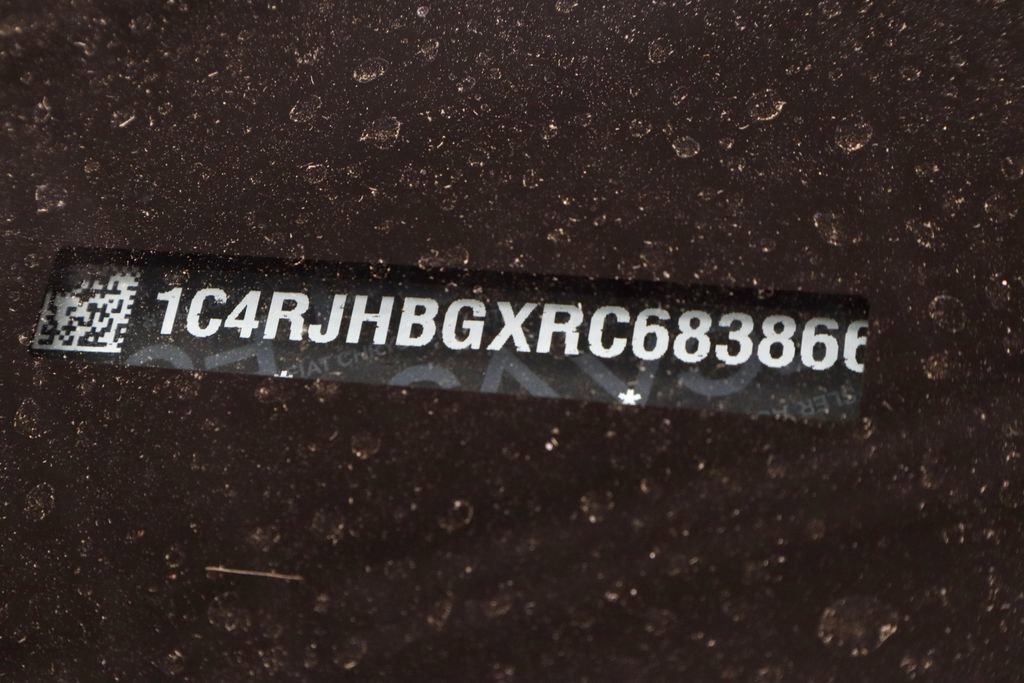 Used 2024 Jeep Grand Cherokee Limited w/ Luxury Tech Group II image 36