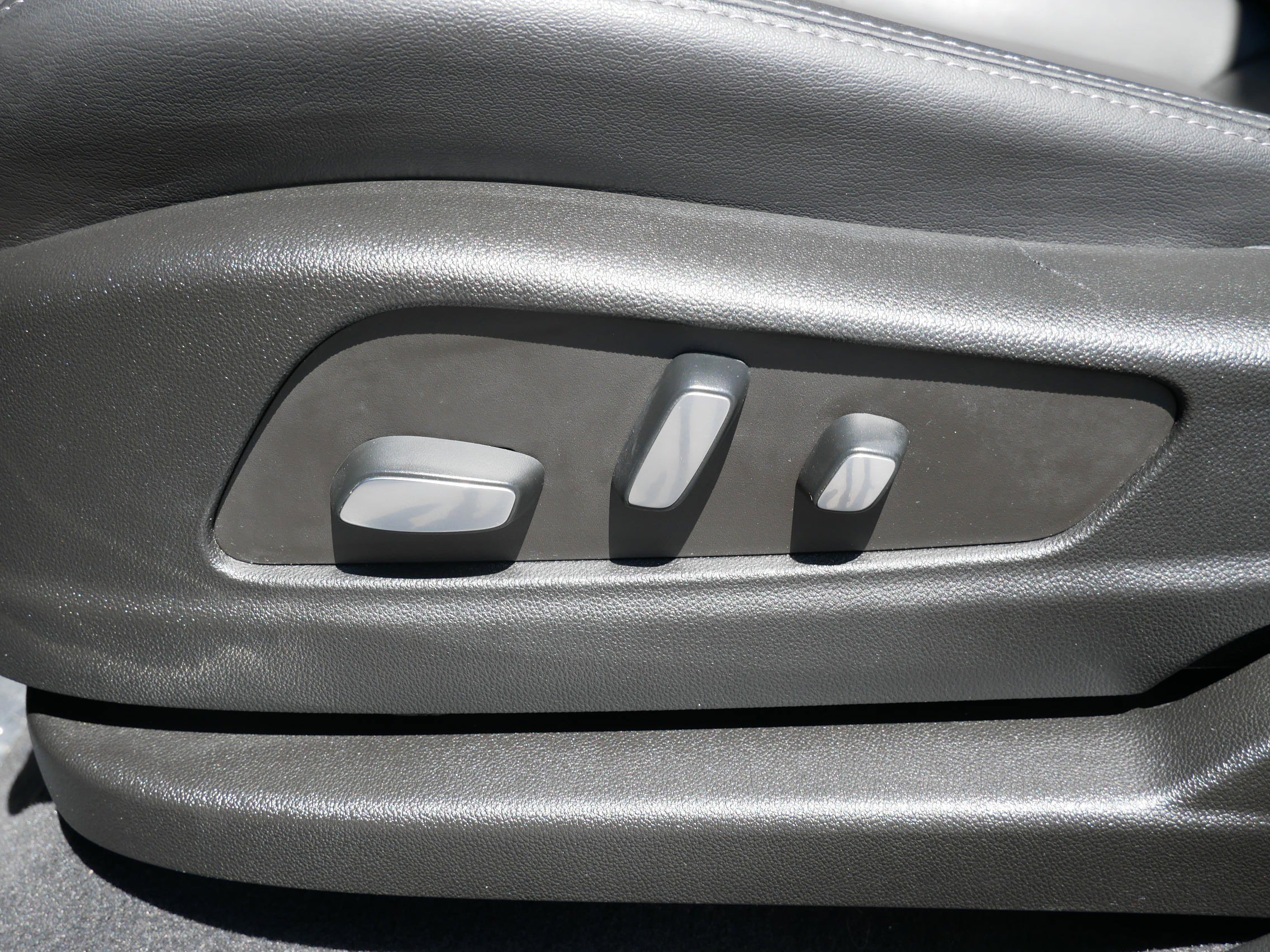 Certified 2022 Cadillac XT5 Premium Luxury FWD image 7