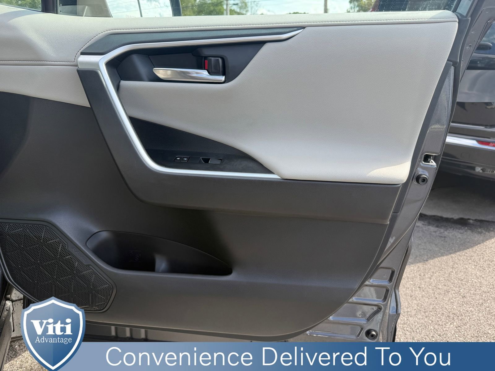 Used 2019 Toyota RAV4 Limited image 29