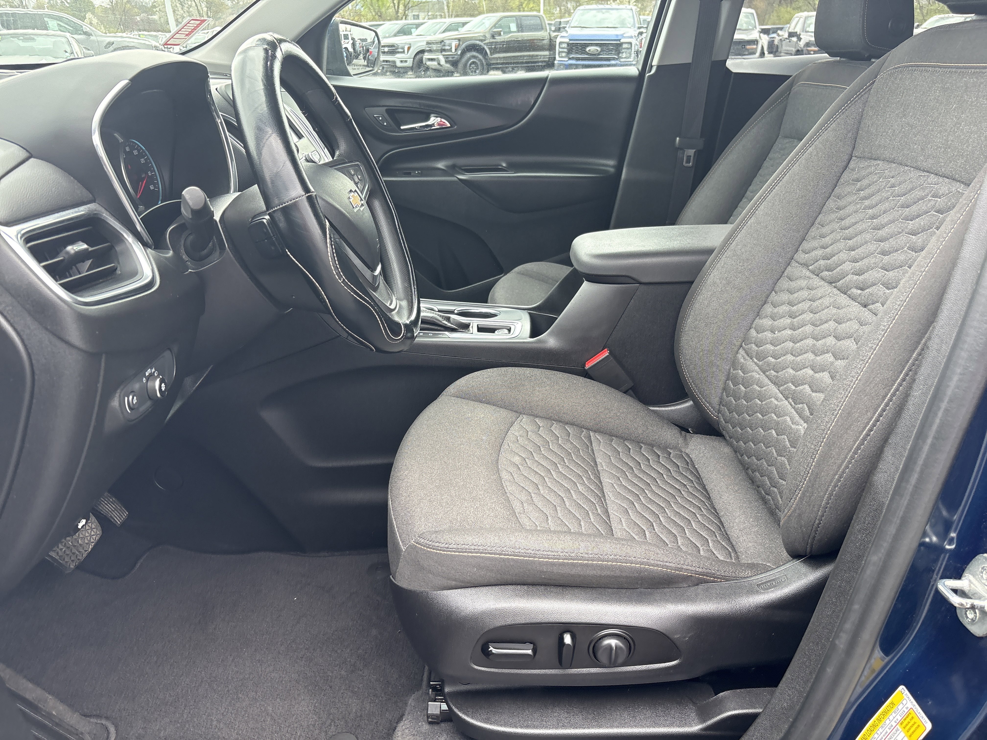 Used 2020 Chevrolet Equinox LT image 18