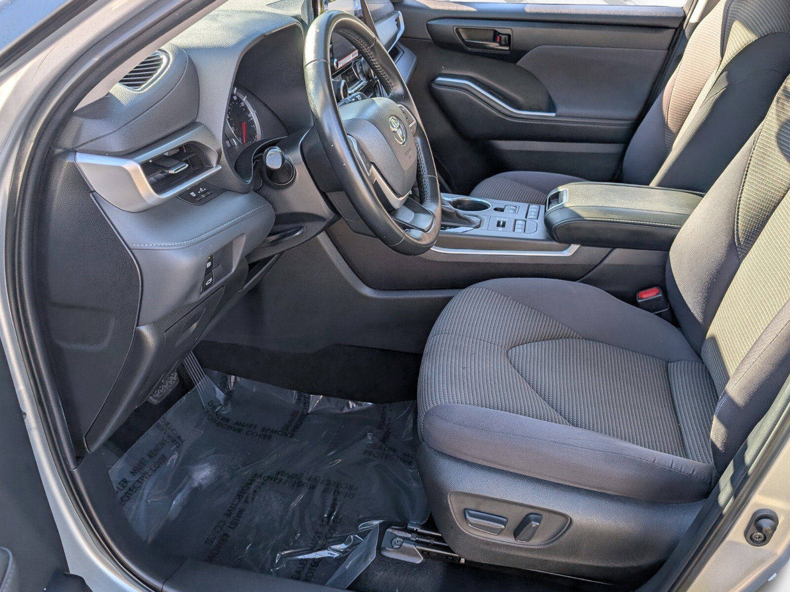 Used 2022 Toyota Highlander LE image 9