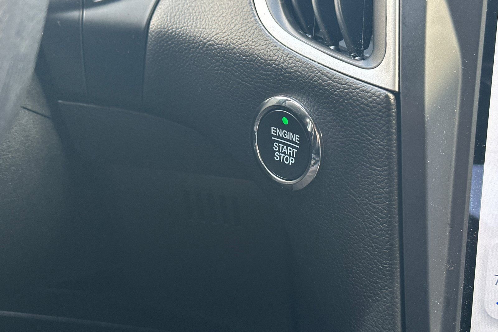 Used 2023 Ford Edge SE image 21