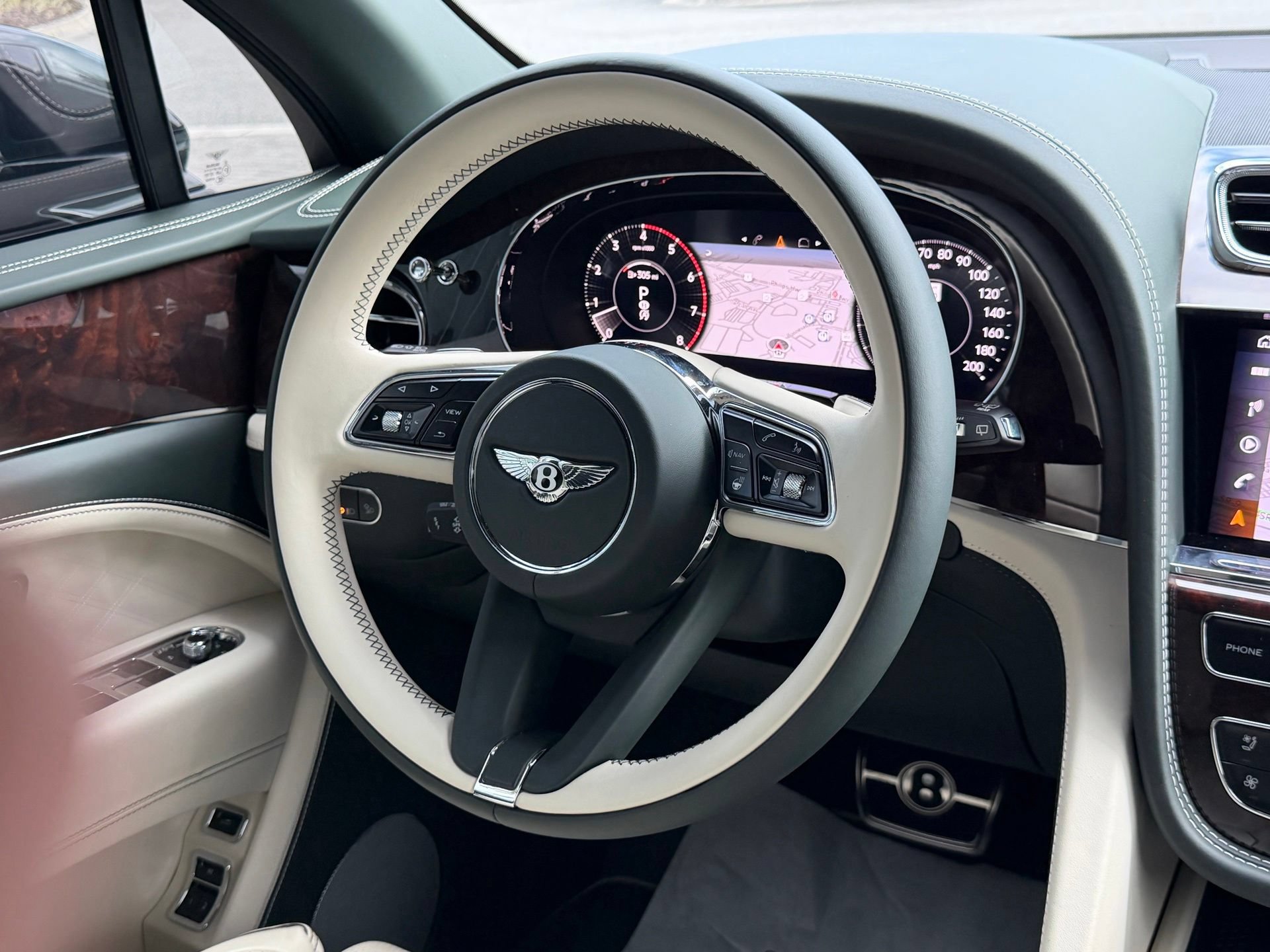 Certified 2024 Bentley Bentayga Extended Wheelbase AWD/4WD image 45