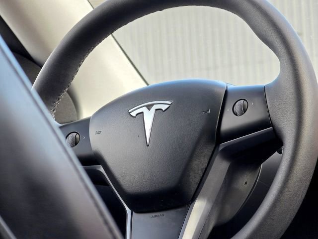 Used 2023 Tesla Model Y Performance image 12