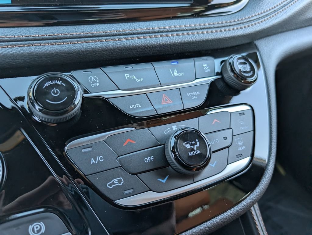 New 2026 Chrysler Pacifica Pinnacle w/ Trailer Tow Group image 35