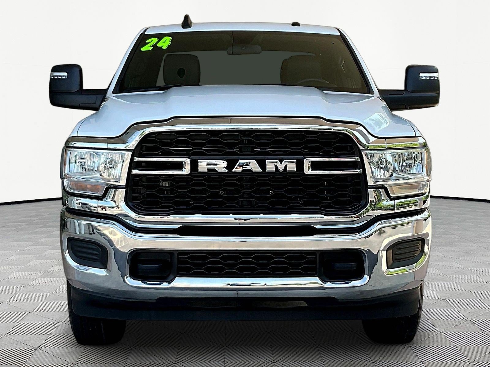 Used 2024 RAM 2500 Tradesman w/ Chrome Appearance Group AWD/4WD image 2