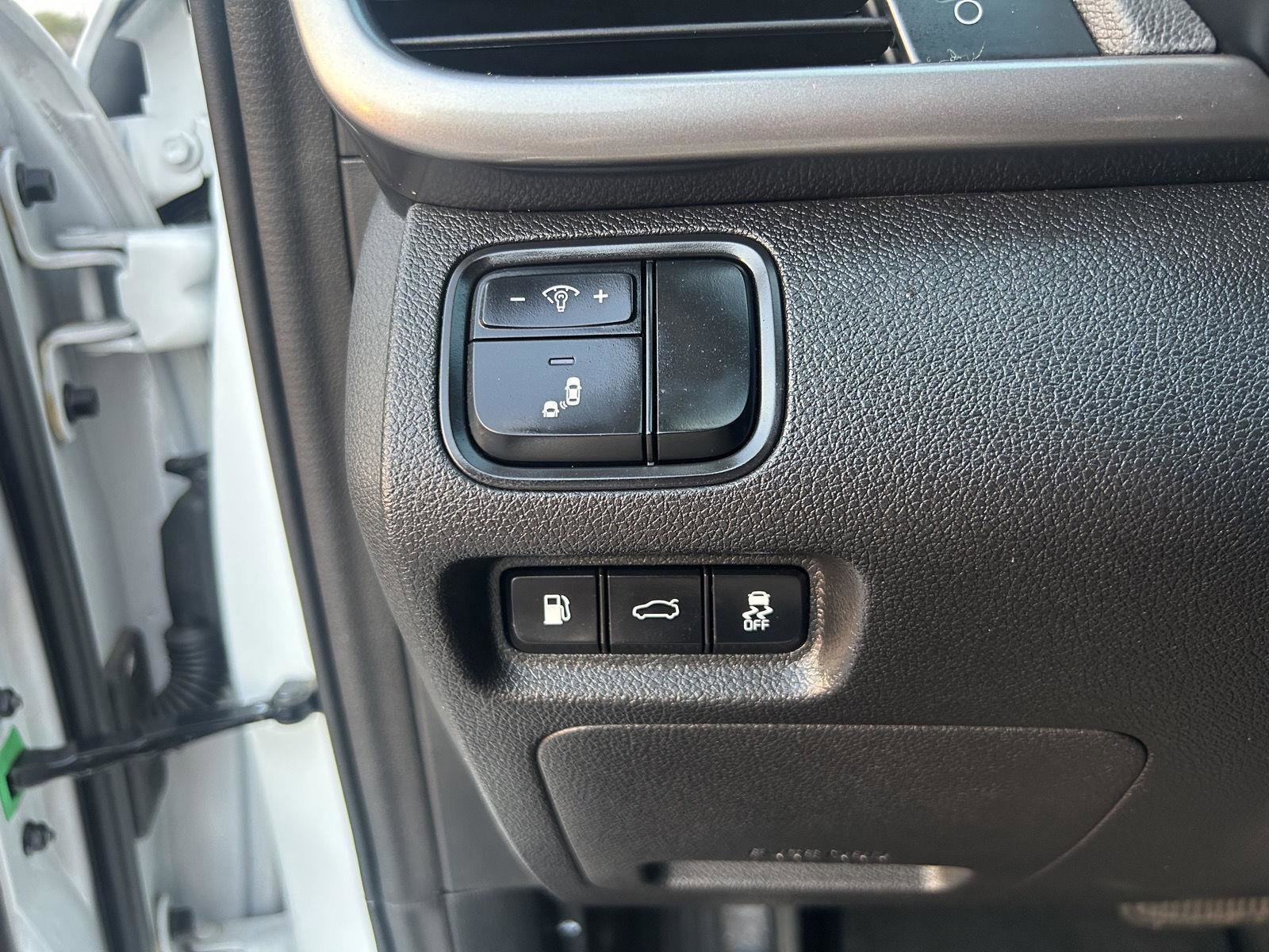 Used 2018 Kia Optima S image 12