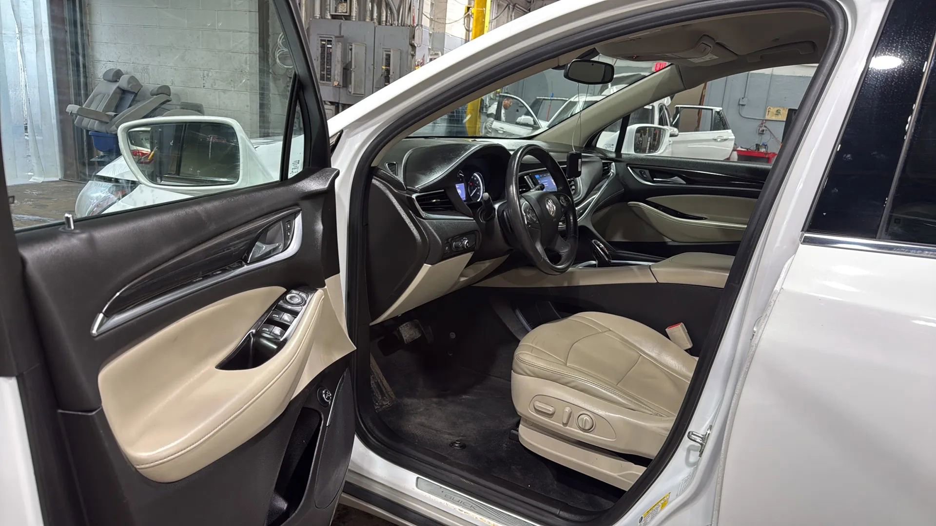 Used 2020 Buick Enclave Essence image 22