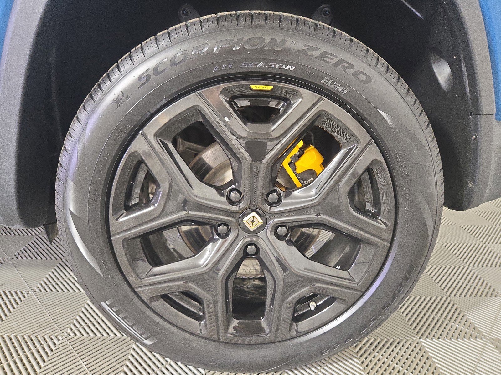 Used 2022 Rivian R1S Launch Edition image 10