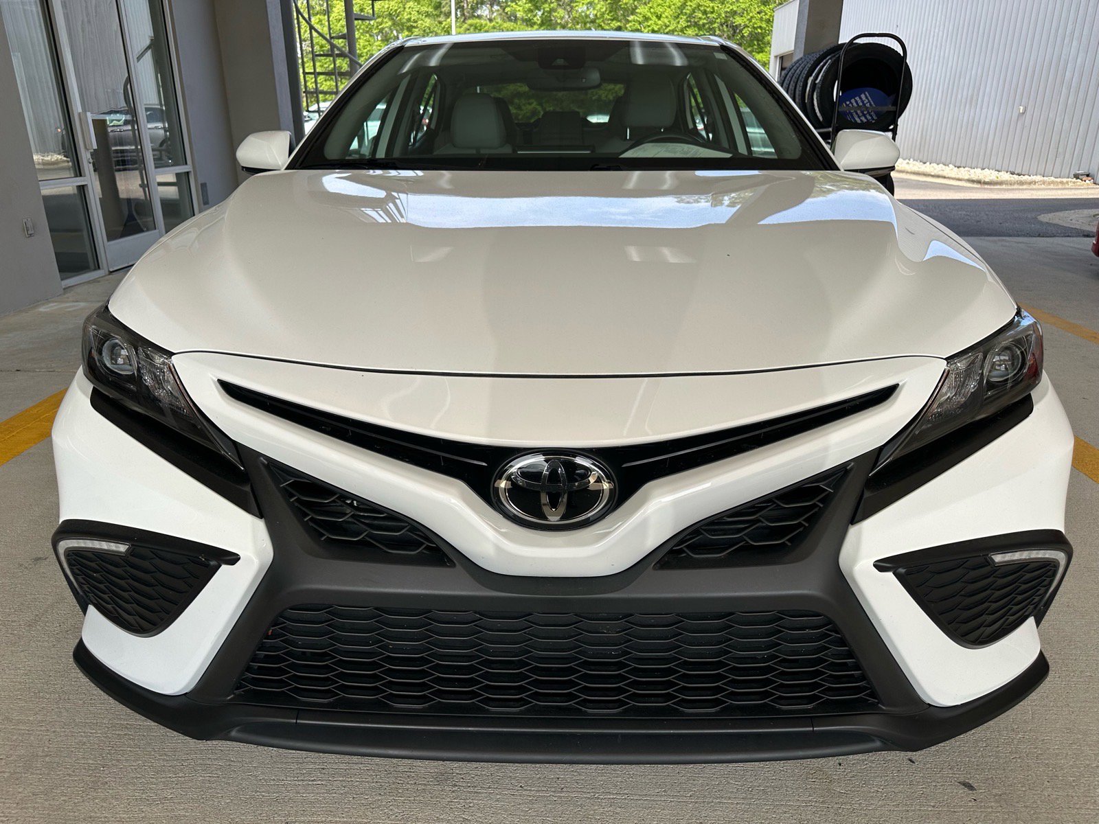 Used 2023 Toyota Camry SE w/ Convenience Package FWD image 5