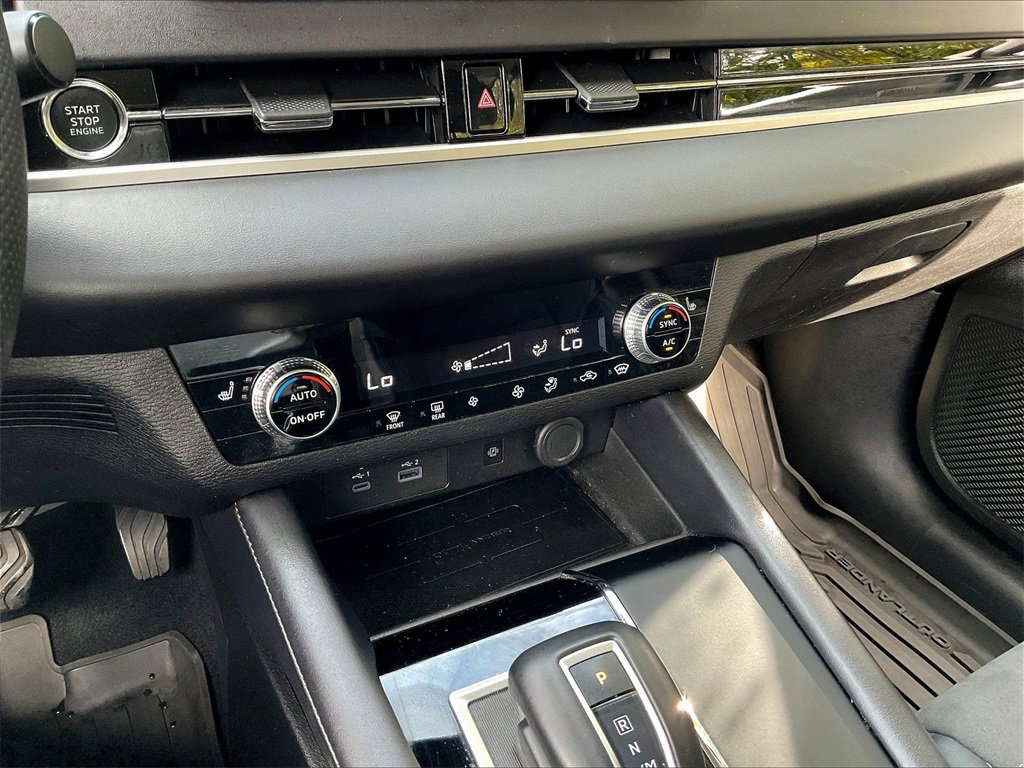 Used 2024 Mitsubishi Outlander SE image 12