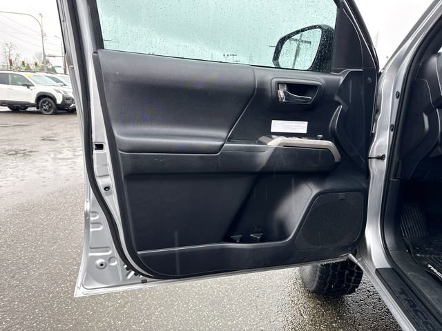 Used 2018 Toyota Tacoma TRD Off-Road image 17