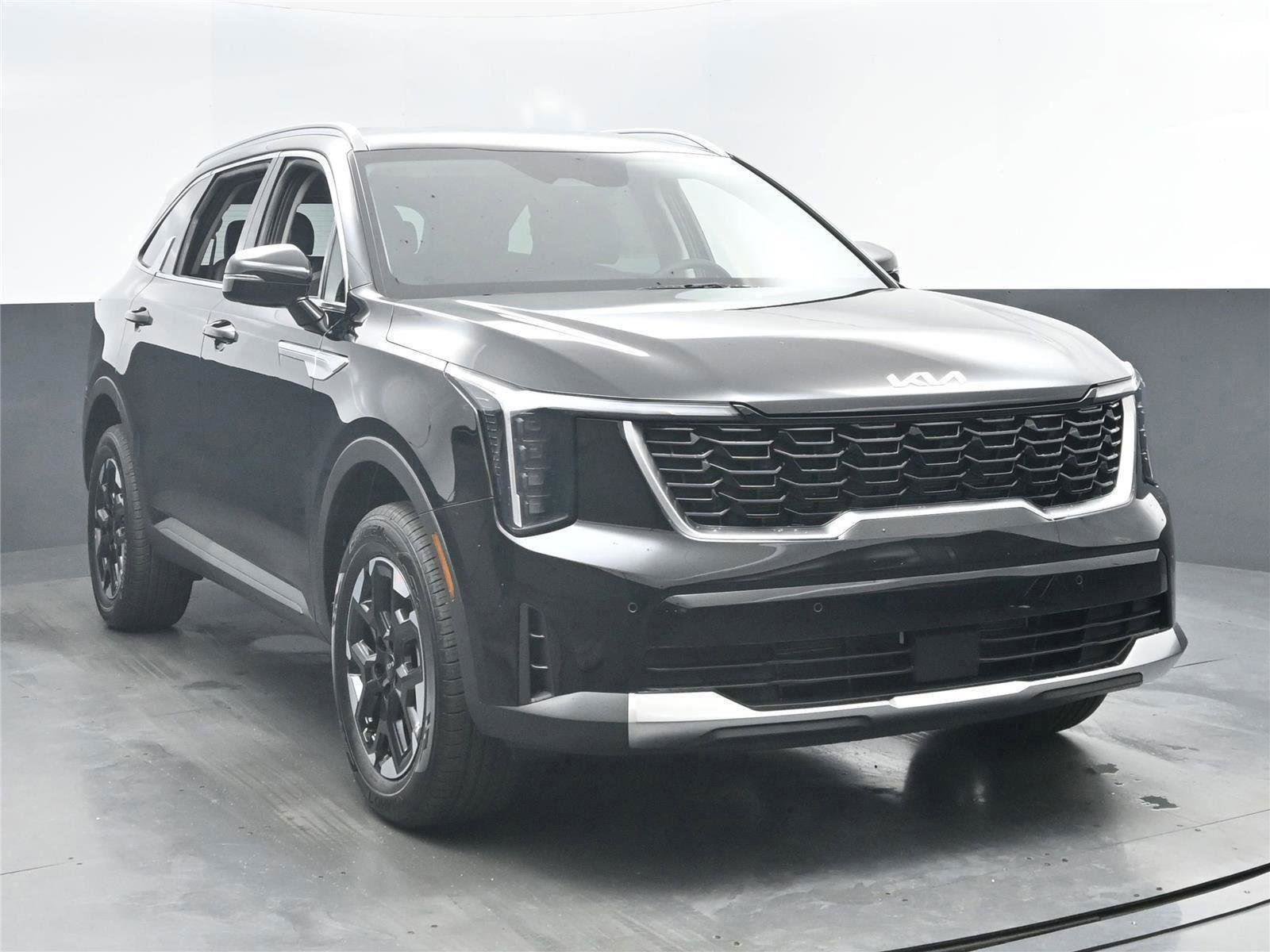 Used 2025 Kia Sorento S image 2