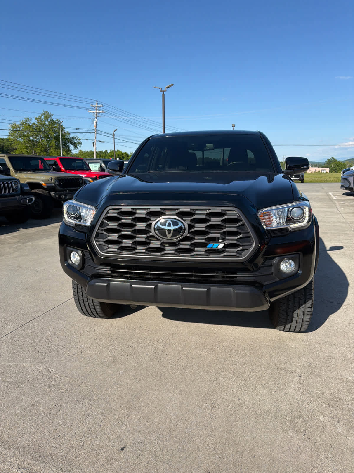 Used 2022 Toyota Tacoma TRD Off-Road AWD/4WD image 3