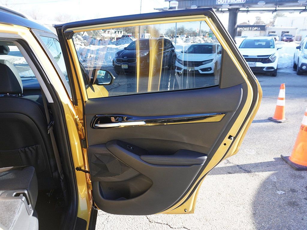 Used 2023 Kia Seltos SX image 26