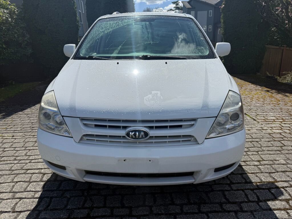 Used 2010 Kia Sedona LX image 2