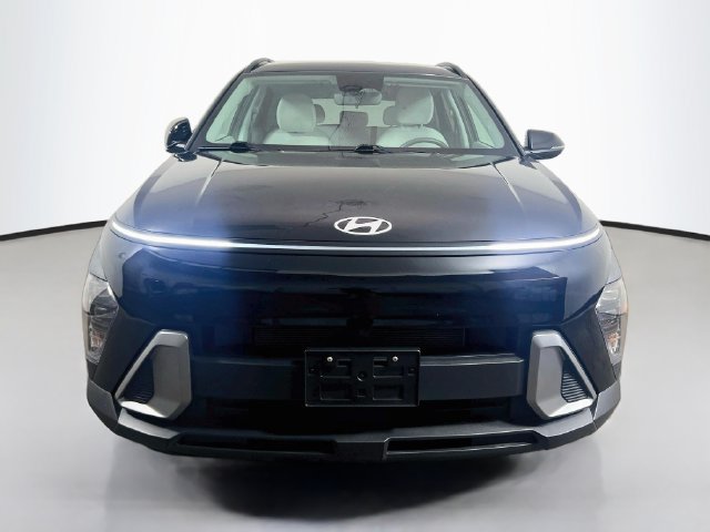 Used 2025 Hyundai Kona SEL FWD image 2