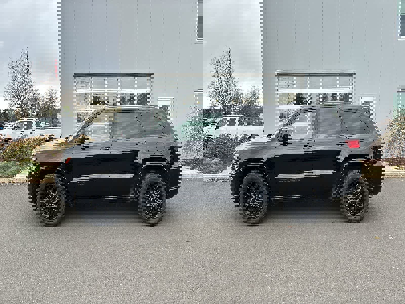 Certified 2020 Jeep Grand Cherokee Altitude image 2