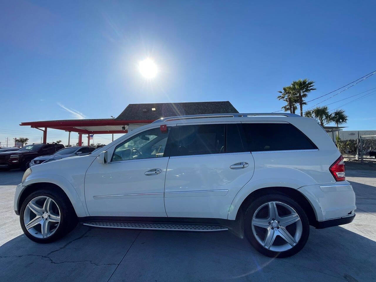 Used 2010 Mercedes-Benz GL 550 4MATIC image 4