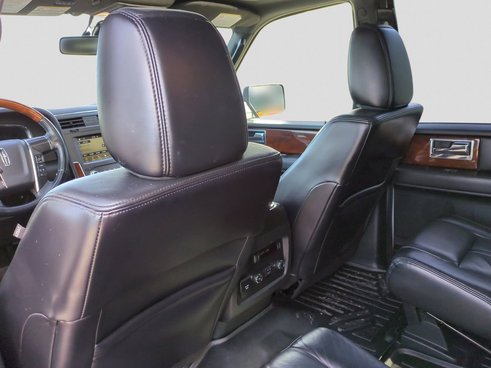 Used 2016 Lincoln Navigator Select image 21