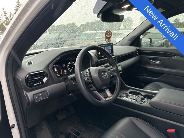 Used 2025 Honda Pilot TrailSport image 8